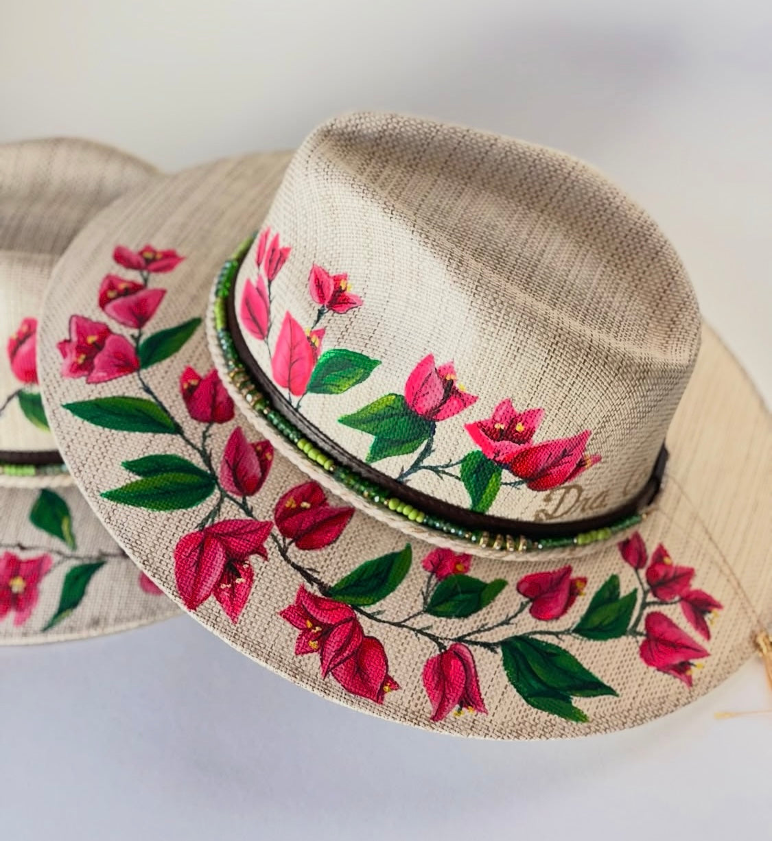 Sombrero bugambilias rosas / color perla pintado a mano